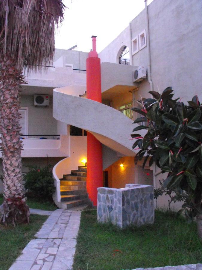 Ermioni Hotel Paralia Kourna エクステリア 写真